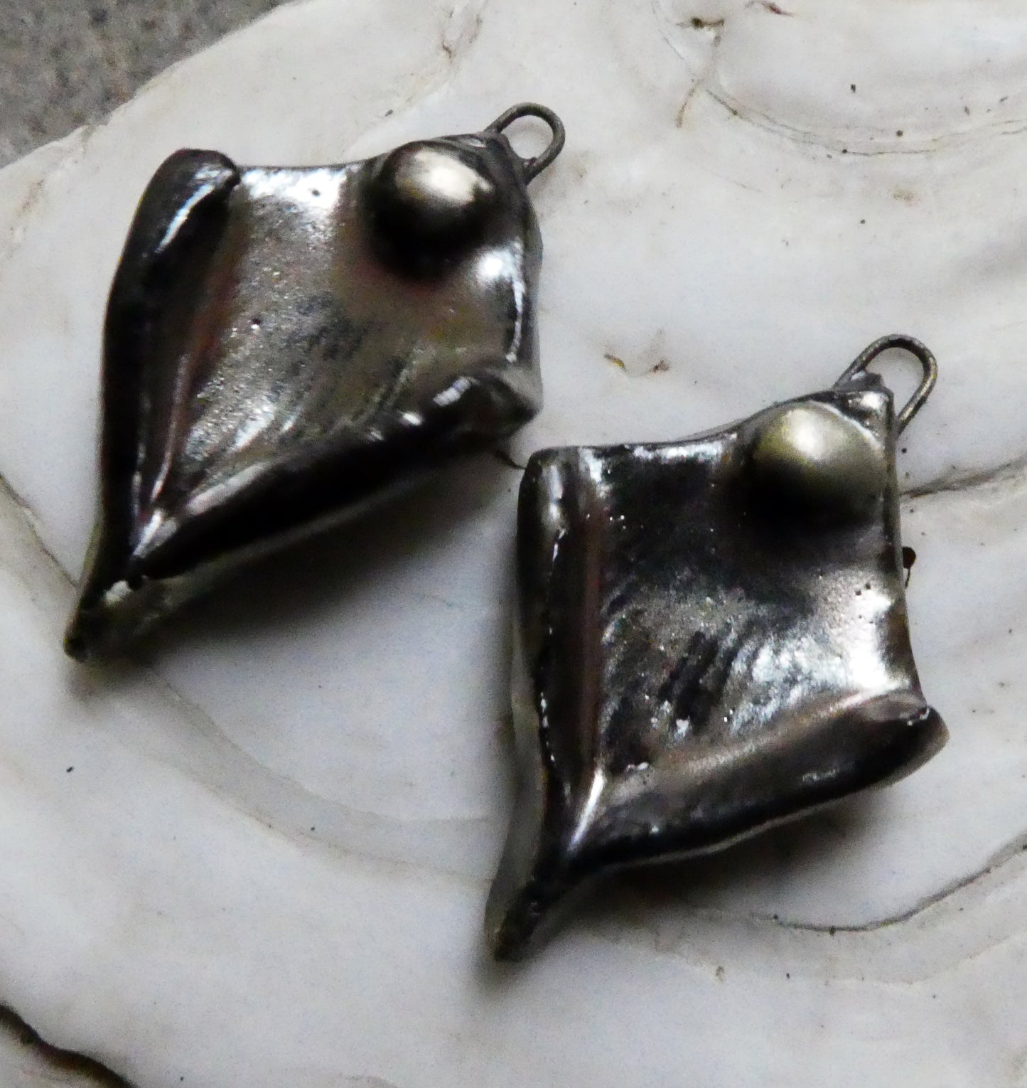 Ceramic Shell Textured Triangular Charms - Gloria