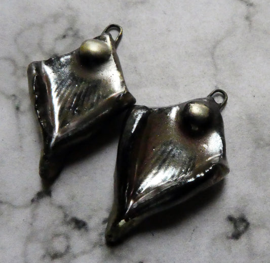Ceramic Shell Textured Triangular Charms - Gloria