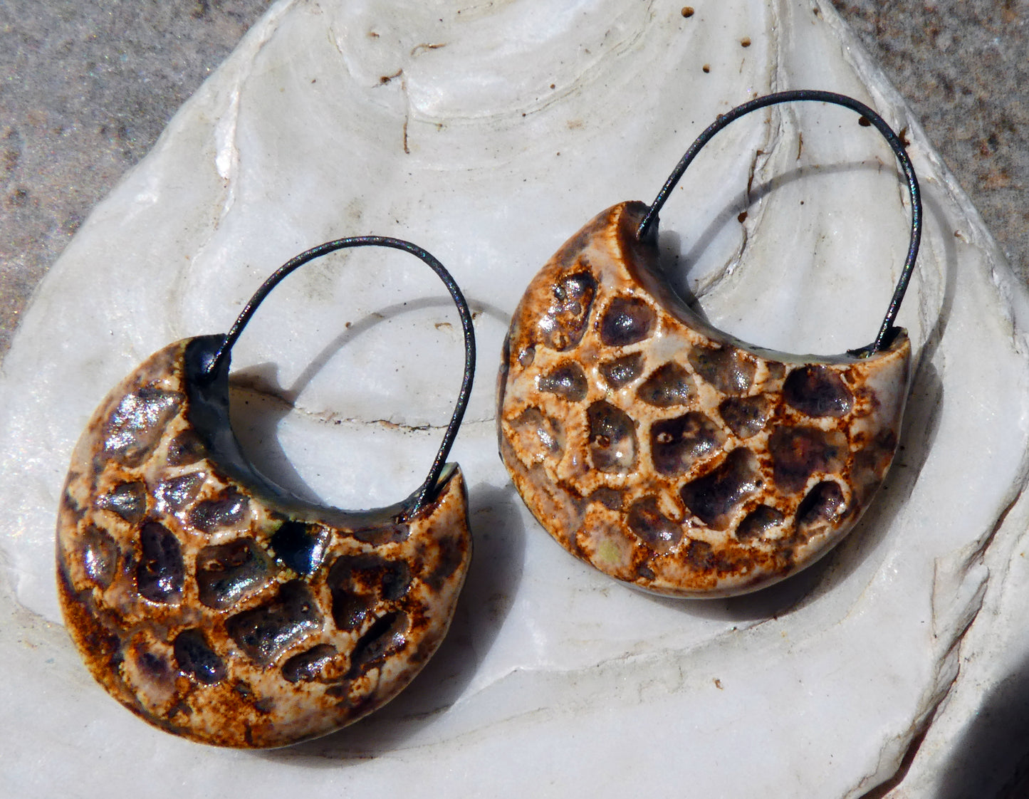 Ceramic Sea Stone Textured Charms - Spotted Walnut
