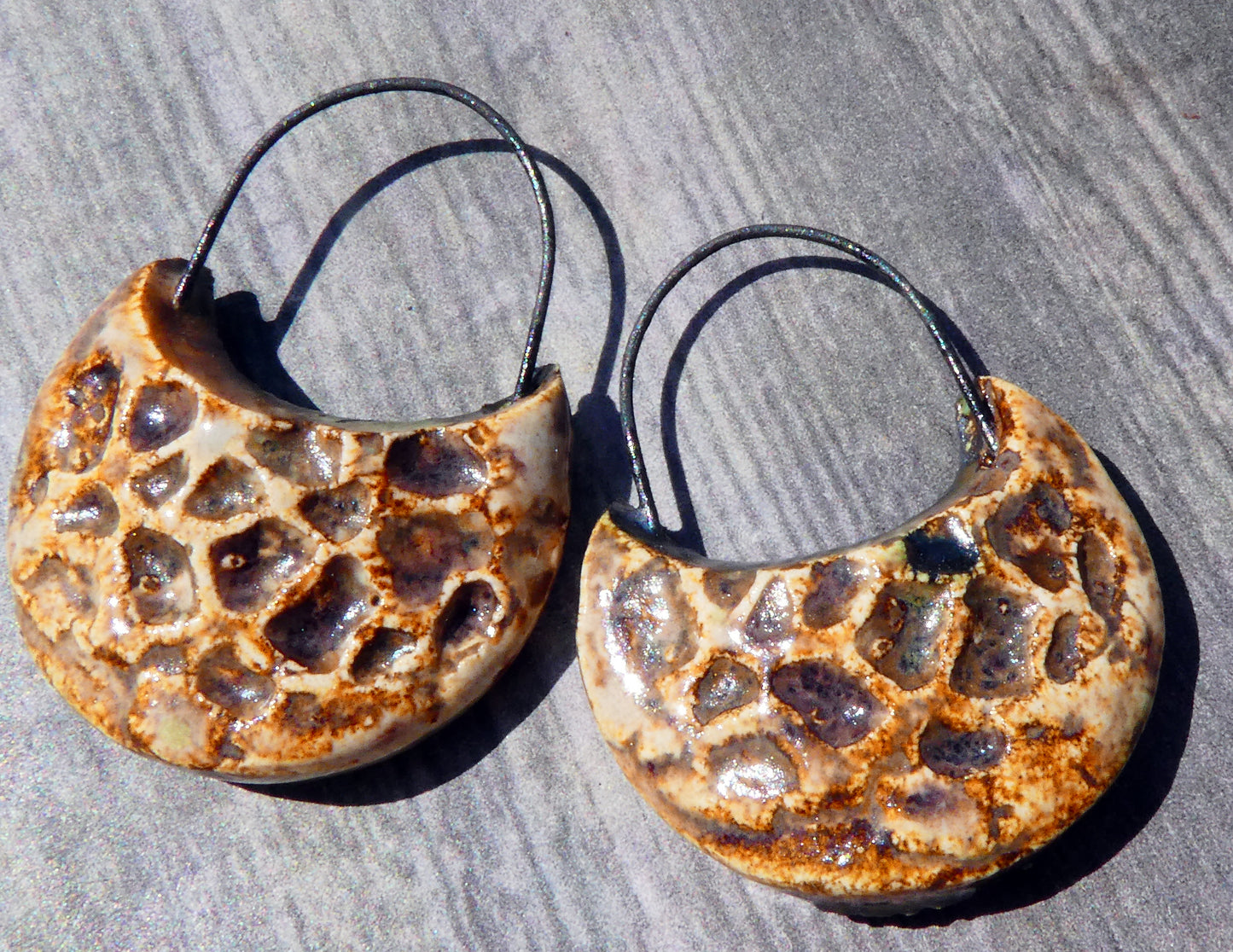 Ceramic Sea Stone Textured Charms - Spotted Walnut
