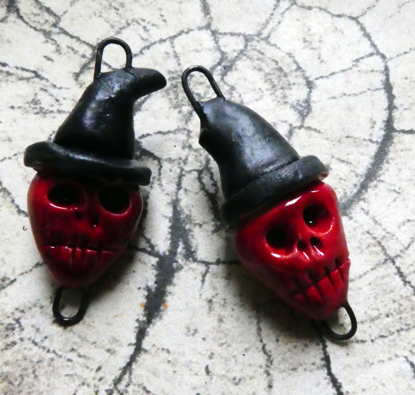 Ceramic Skulls in Witch Hat Connectors - Red