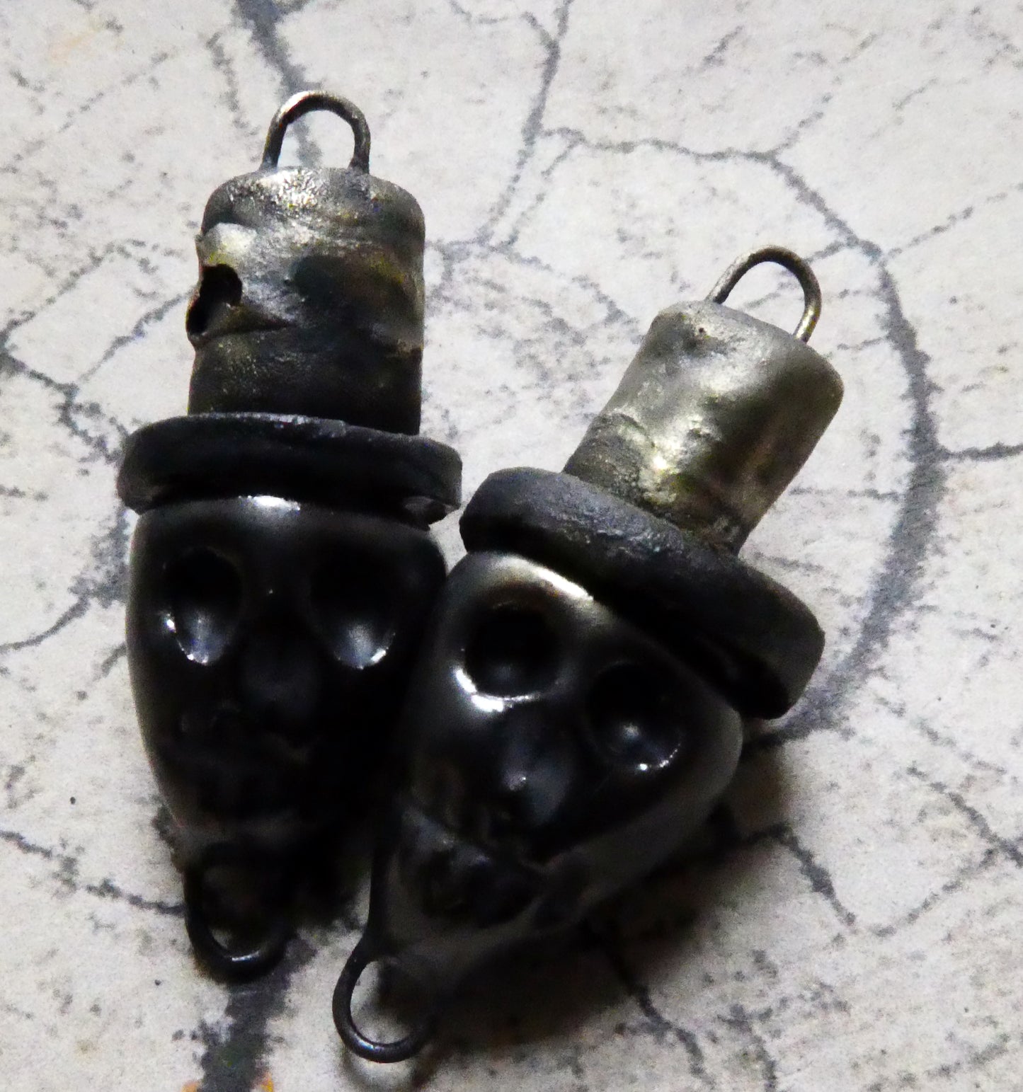 Ceramic Skulls in Top Hat Connectors -Pewter