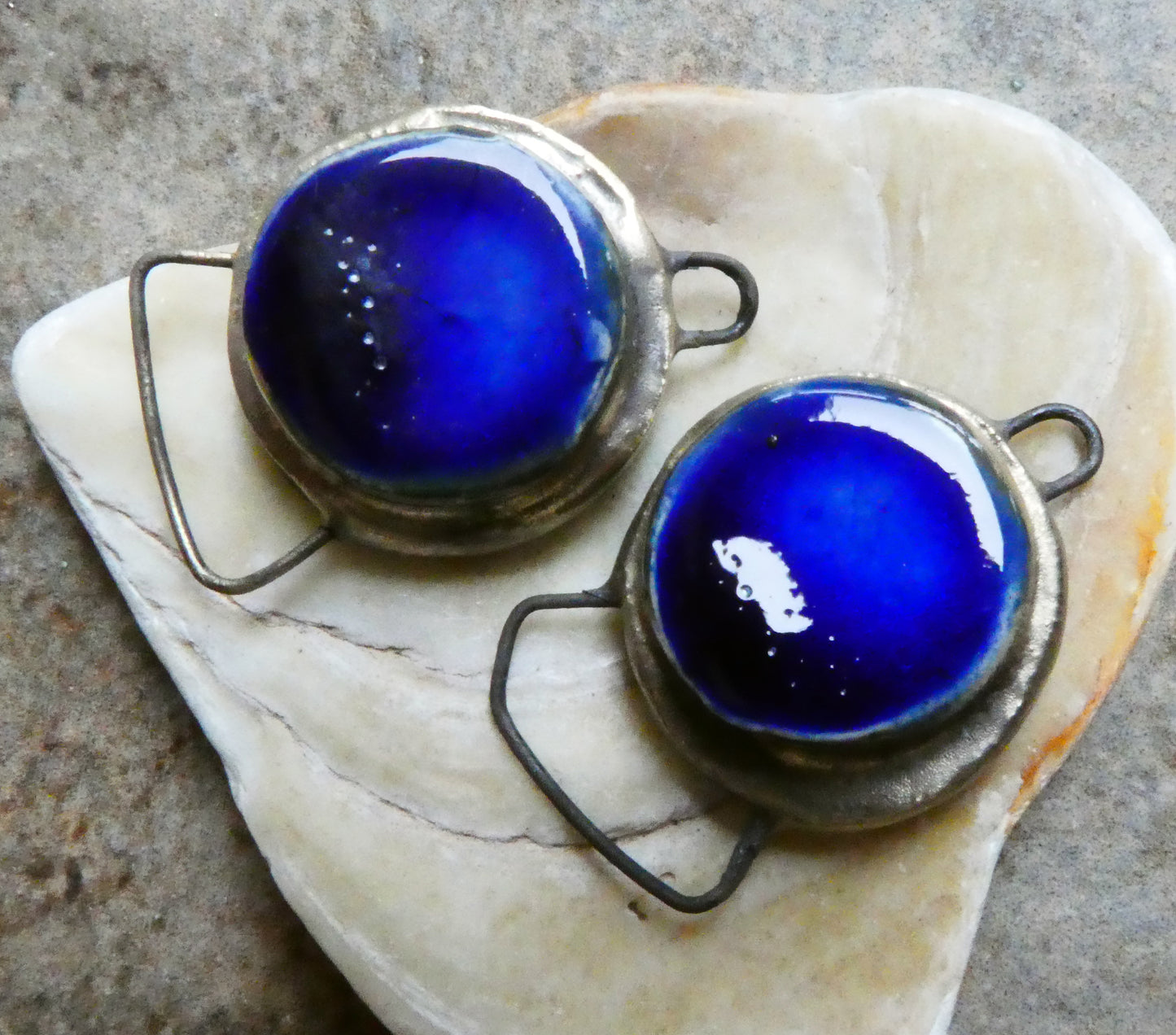 Ceramic Medium Moulded Disc Connectors - Mirror Blue