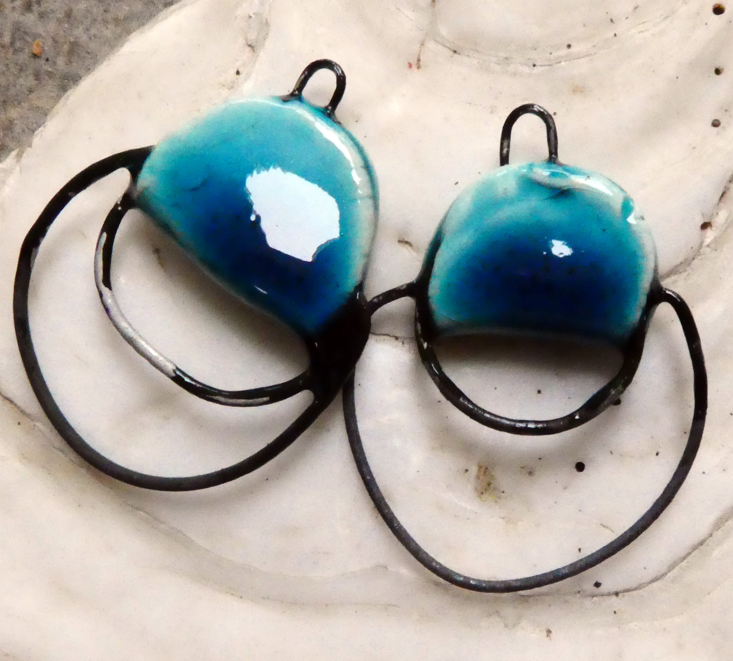 Ceramic Double Hoop Circular Connectors -Oriental Blue