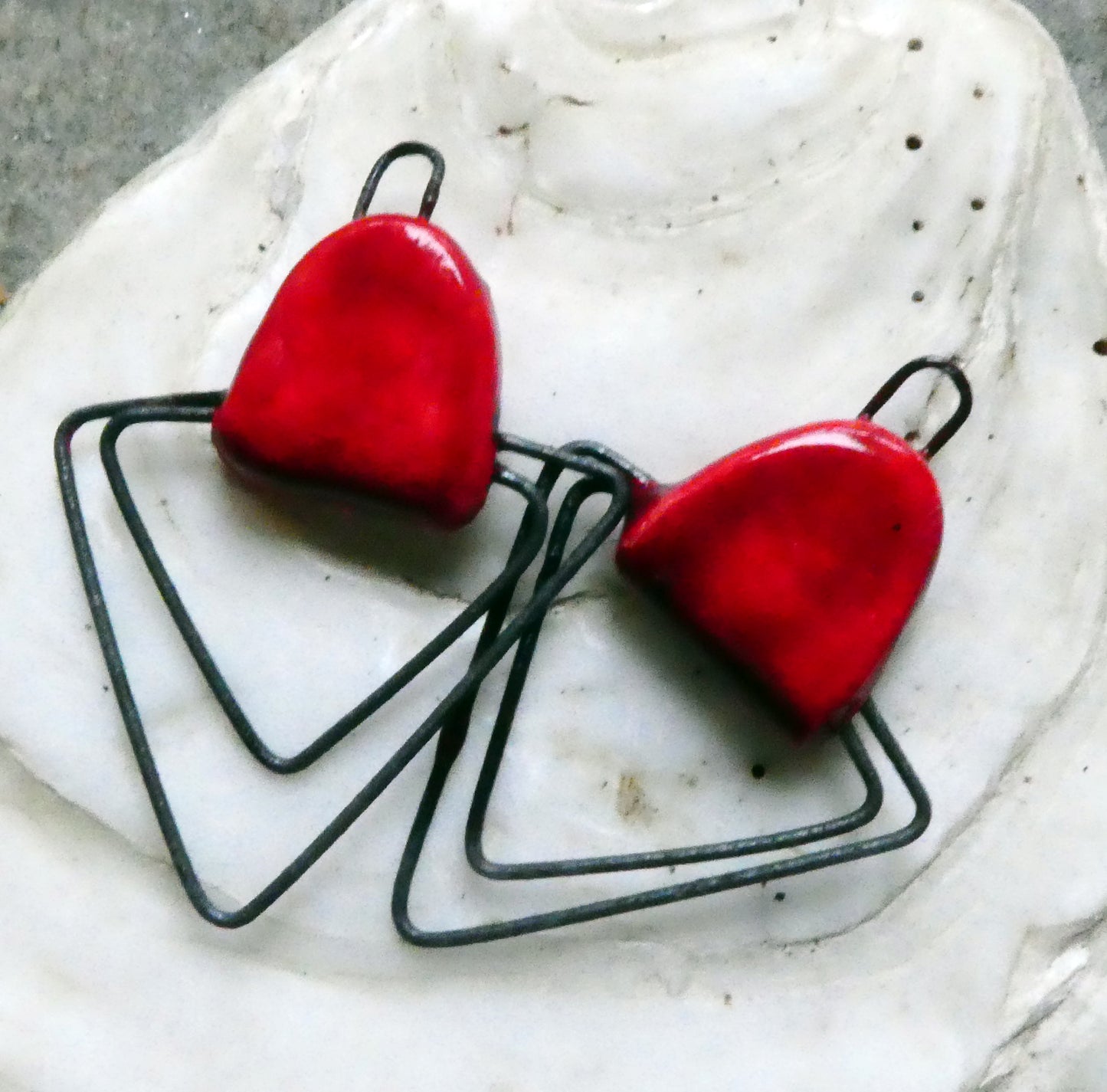 Ceramic Double Hoop Triangular Connectors -Red