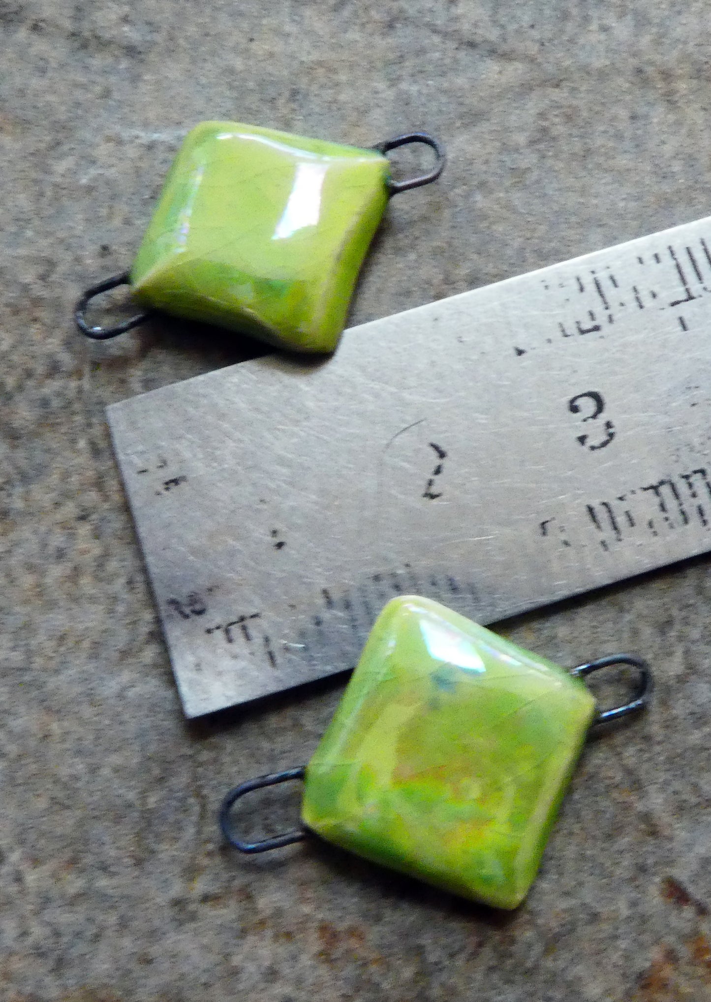 Ceramic Little Lustred Cushion Earring Connectors - Lime