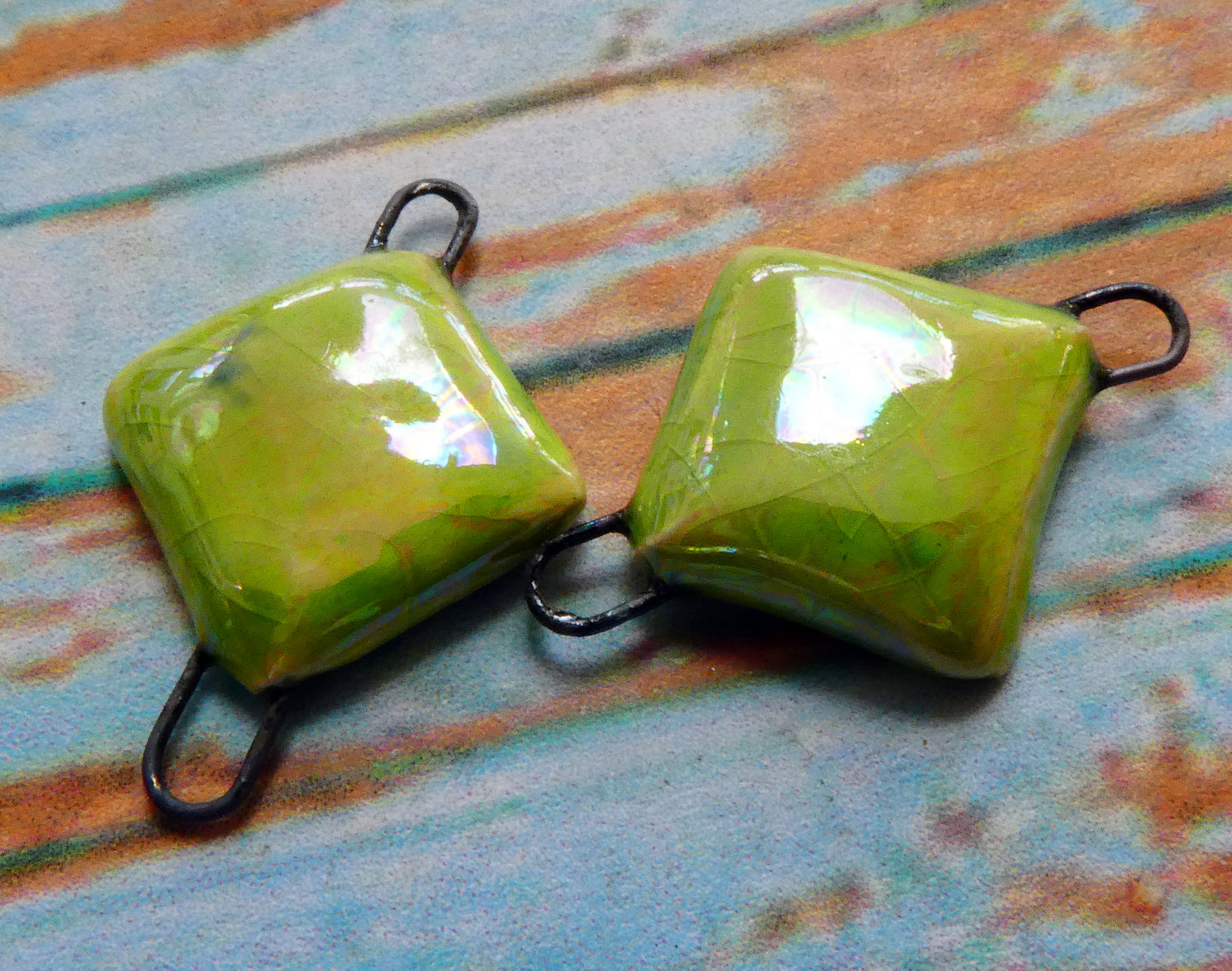 Ceramic Little Lustred Cushion Earring Connectors - Lime