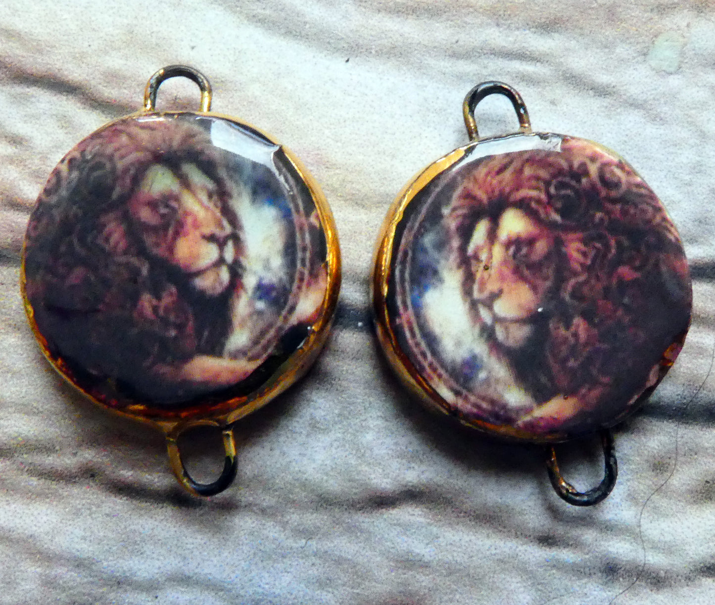 Ceramic Little Disc Zodiac Symbol Decal Earring Connectors- Leo