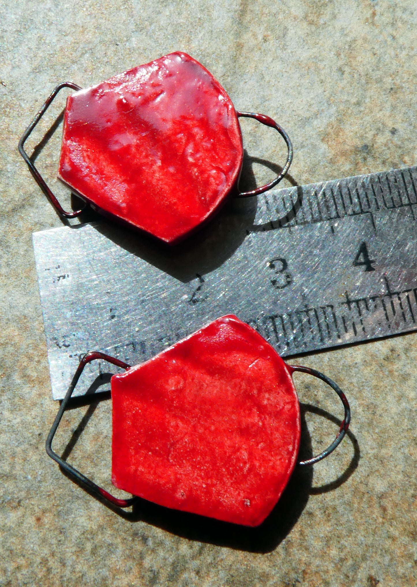 Ceramic Triangular Hooped Bronzy Connectors -Red