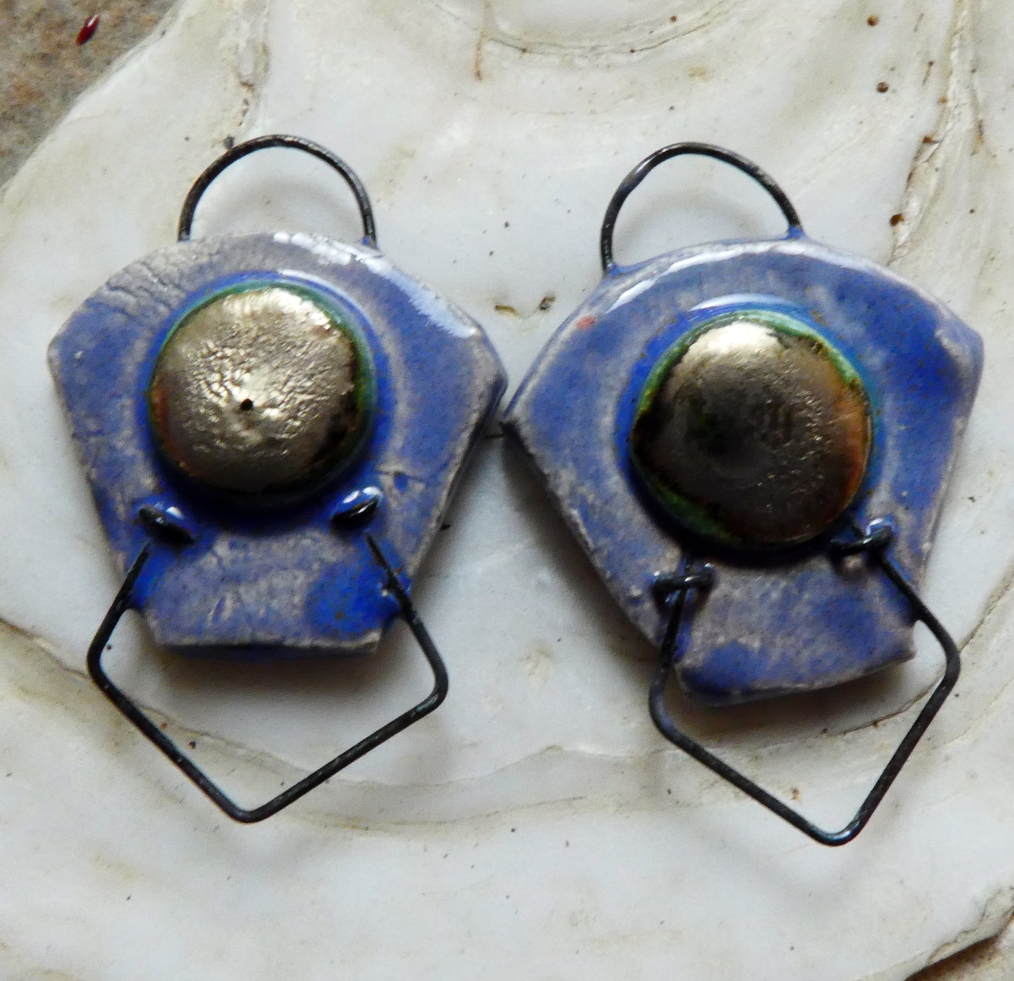 Ceramic Triangular Hooped Bronzy Connectors -Ohio