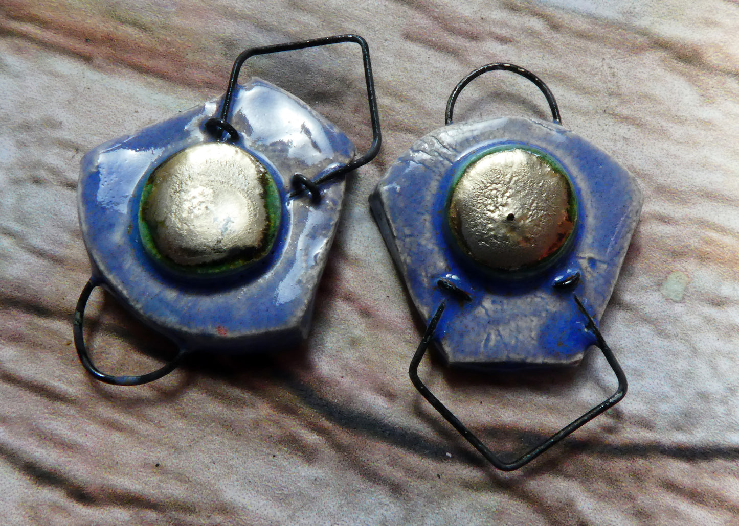 Ceramic Triangular Hooped Bronzy Connectors -Ohio