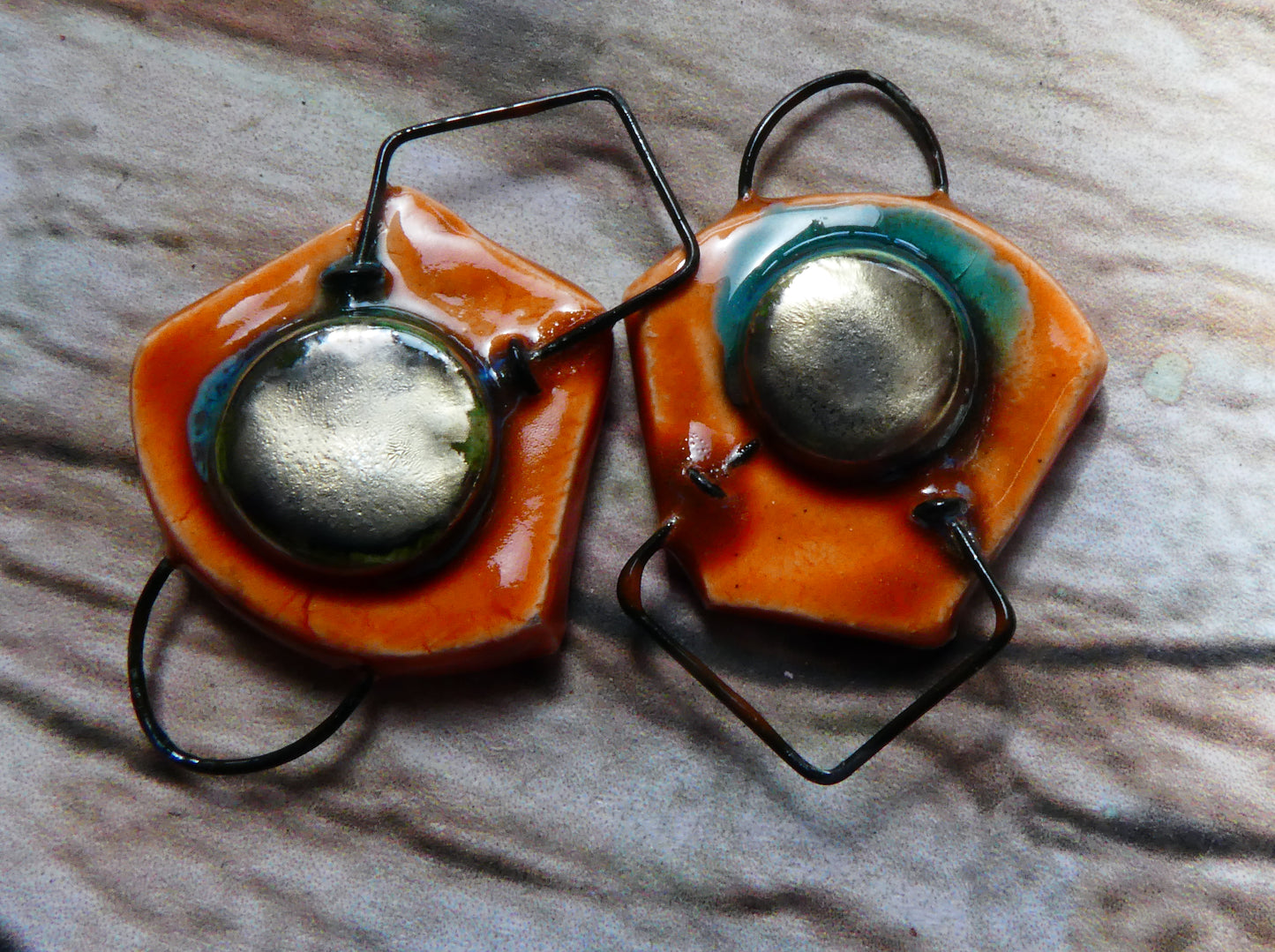 Ceramic Triangular Hooped Bronzy Connectors -Vermillion Sunburst