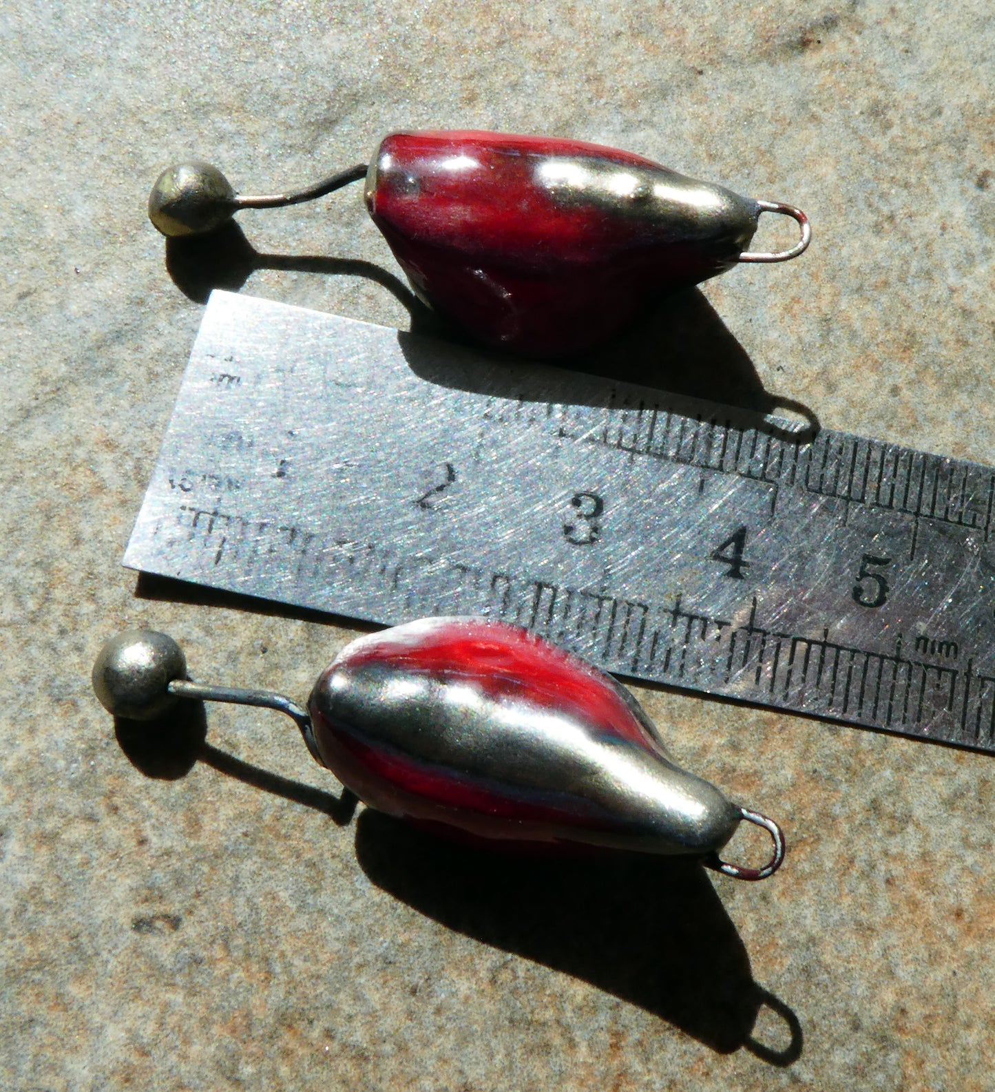 Ceramic Springy in the Middle Charms -Red