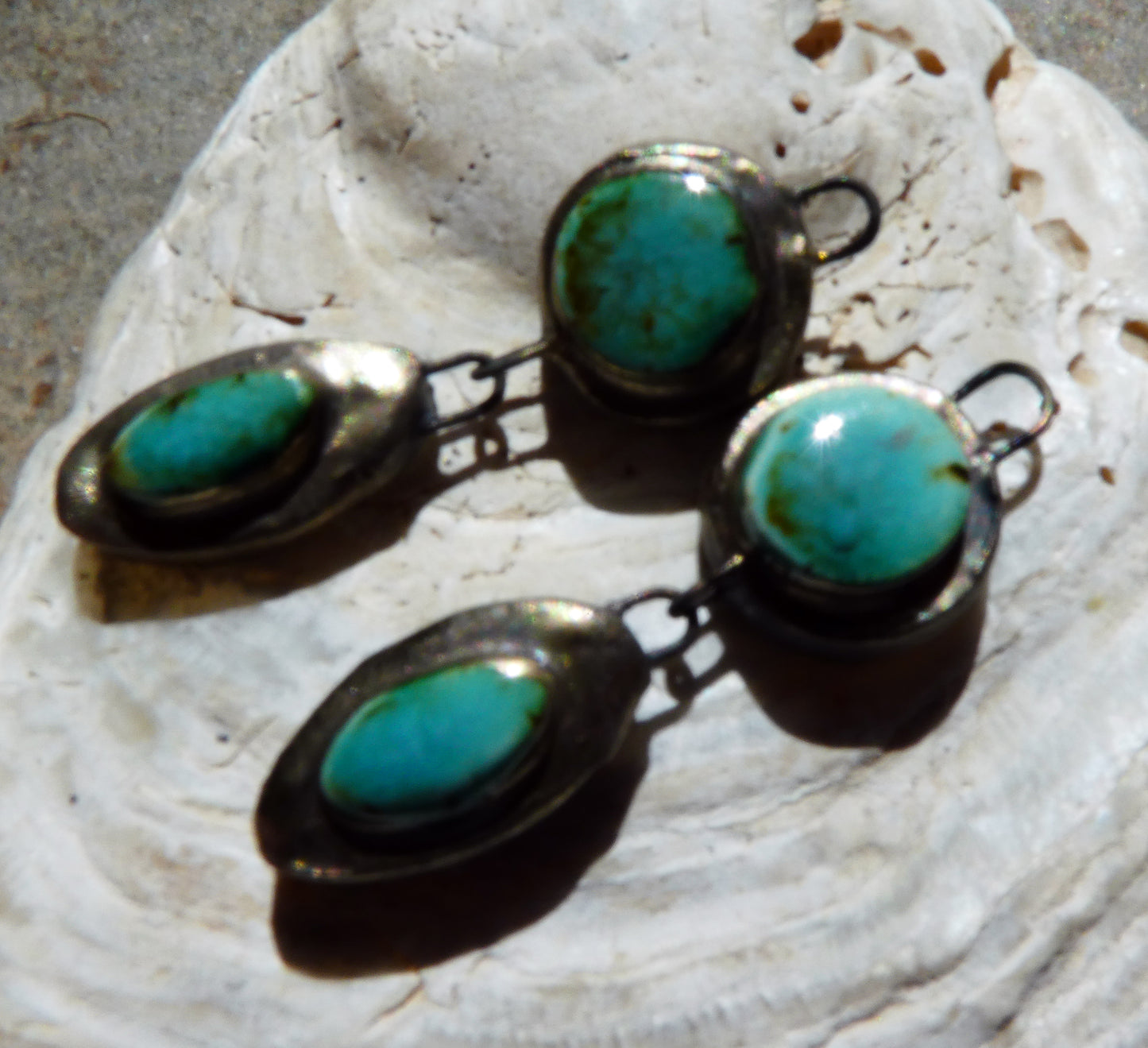 Ceramic Moulded Disc and Oval Dangles -Blue Guppy
