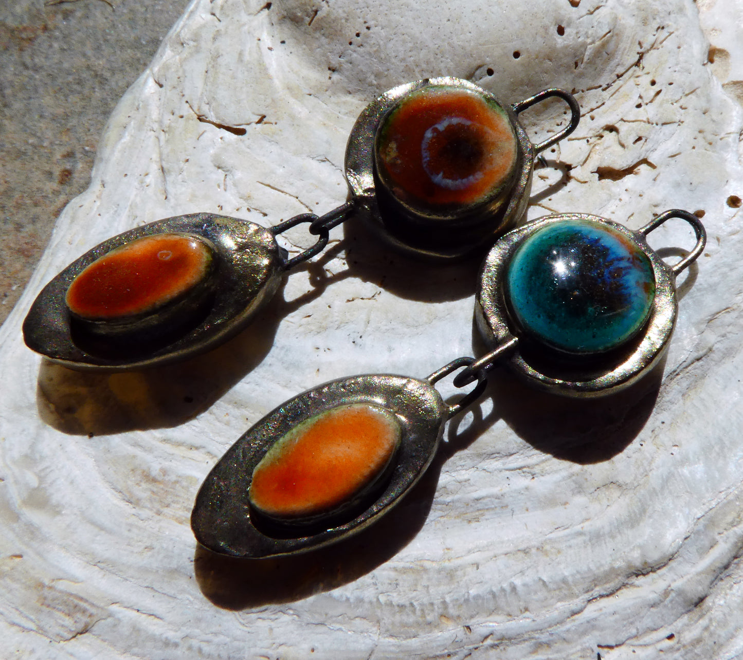 Ceramic Moulded Disc and Oval Dangles -Vermillion Sunburst