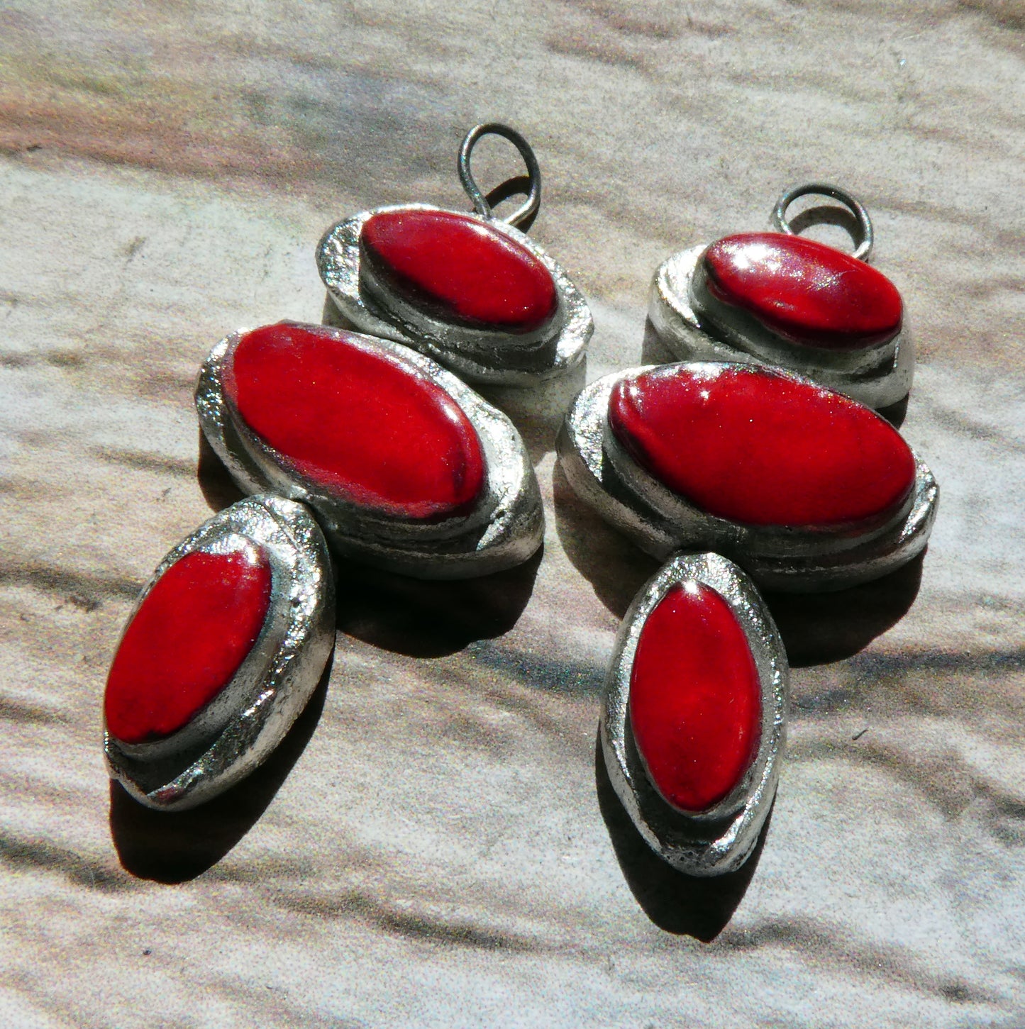 Ceramic Silvery Moulded Triple Oval Stack Charms -Red