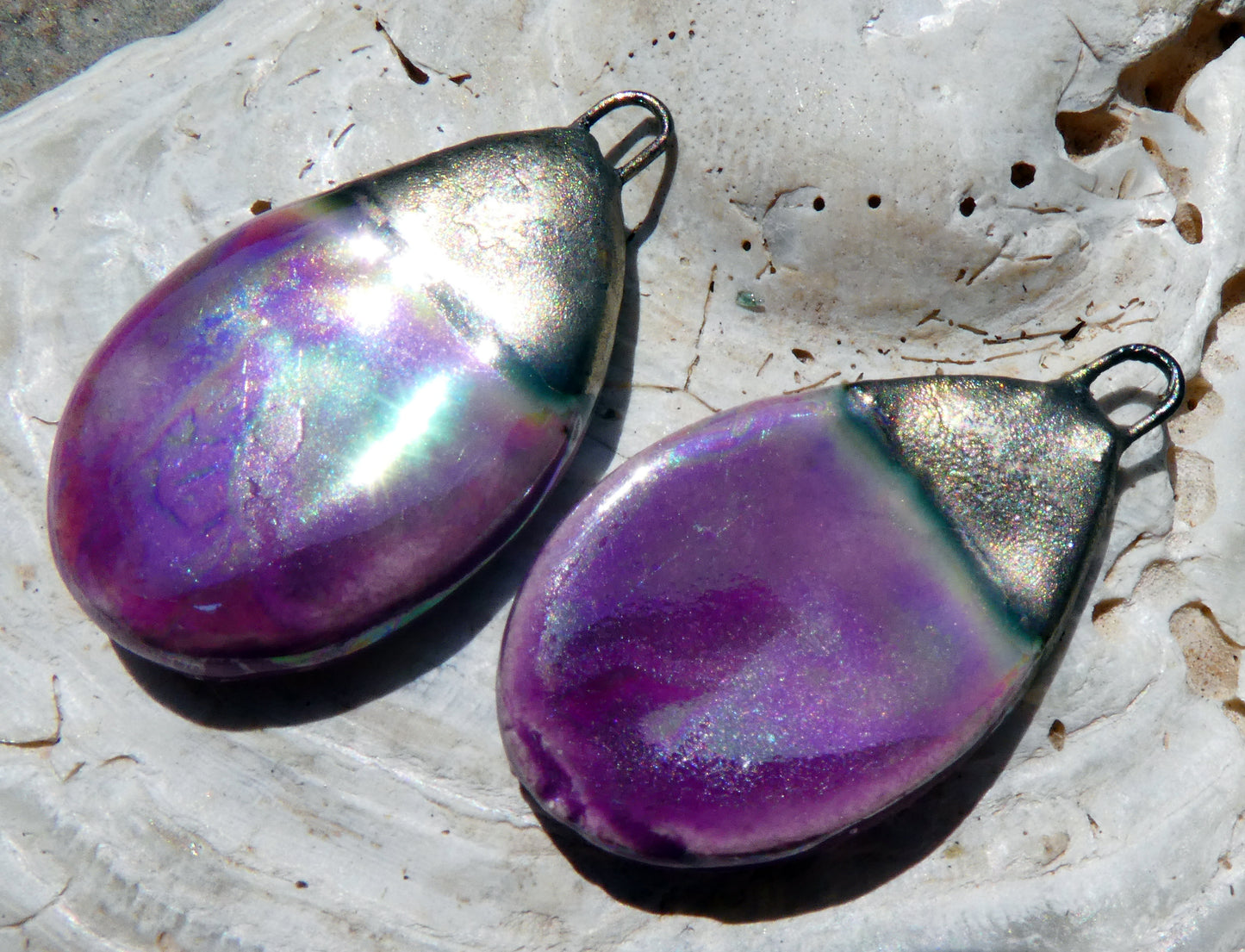 Ceramic Lustrous Slim Teardrop Charms -Grapel