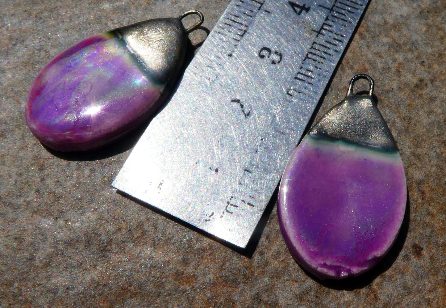 Ceramic Lustrous Slim Teardrop Charms -Grapel