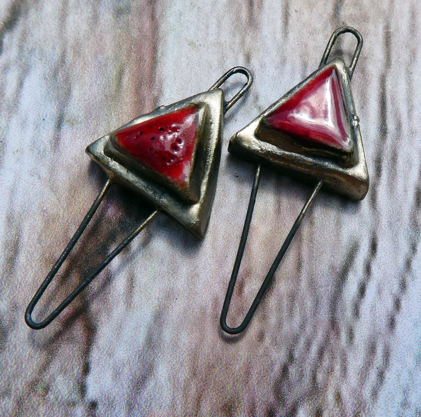 Ceramic Little Moulded Triangle Connectors -Pillar Box