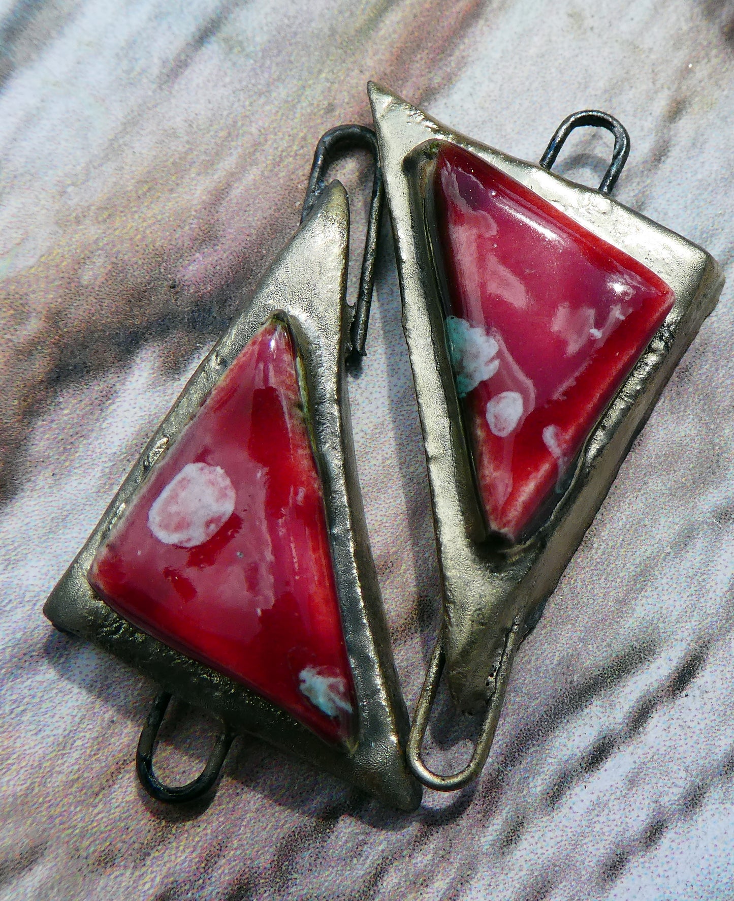 Ceramic Aymmetric Triangle Moulded Connectors -Fushia Fantastic
