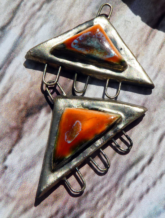 Ceramic Three Hoop Triangle  Moulded Connectors -Vermillion Sunburst
