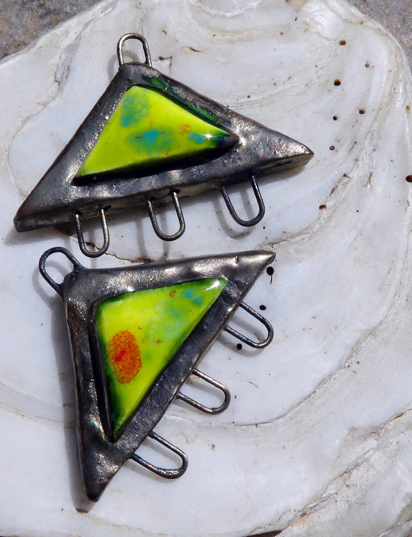 Ceramic Three Hoop Triangle Moulded Connectors -Cherry Limeade