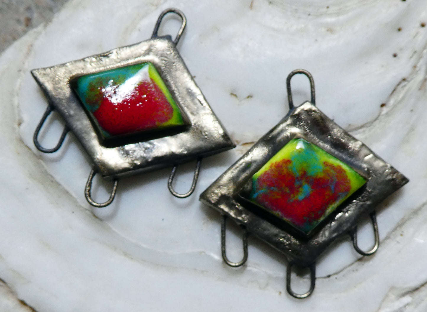 Ceramic Moulded Three Hoop Connectors -Cherry Limeade