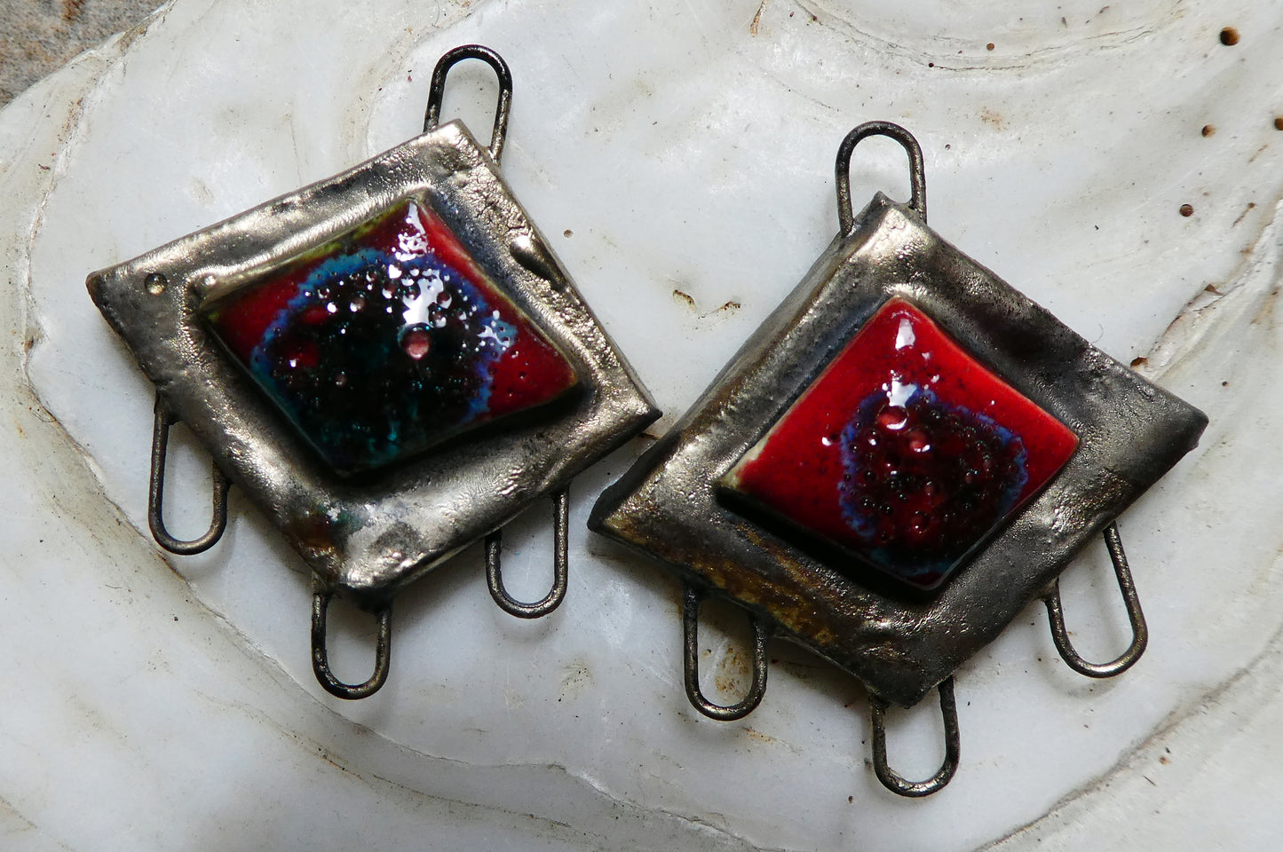 Ceramic Moulded Three Hoop Connectors -Ladybird
