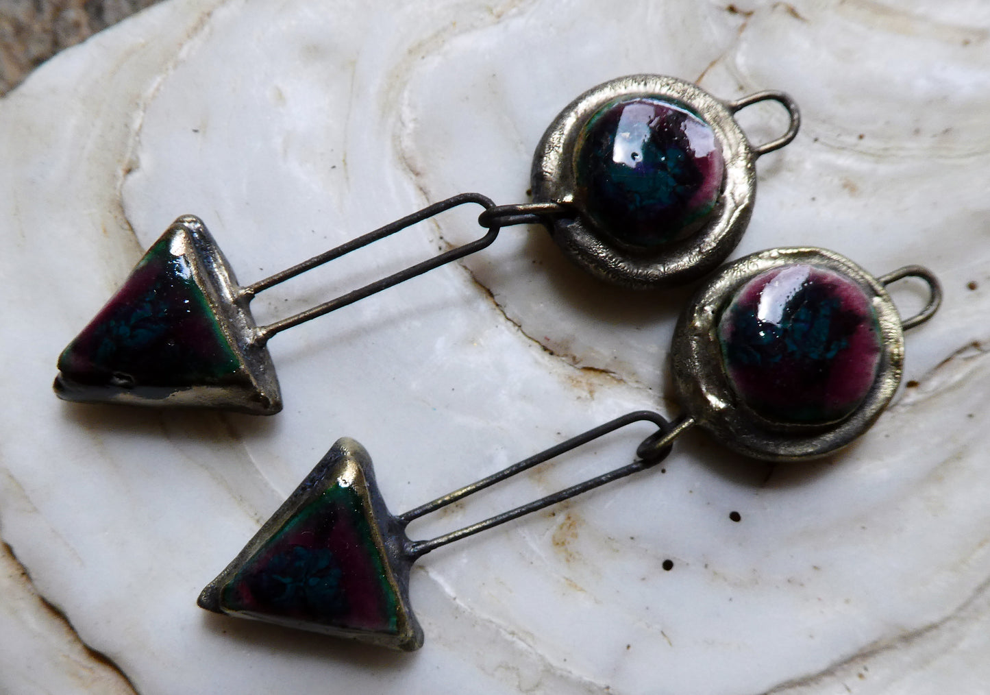 Ceramic Moulded Disc and Triangle Dangles - Peppered Raspberry