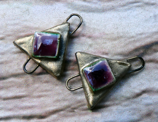 Ceramic Little Moulded Triangle Connectors -Plum Jelly