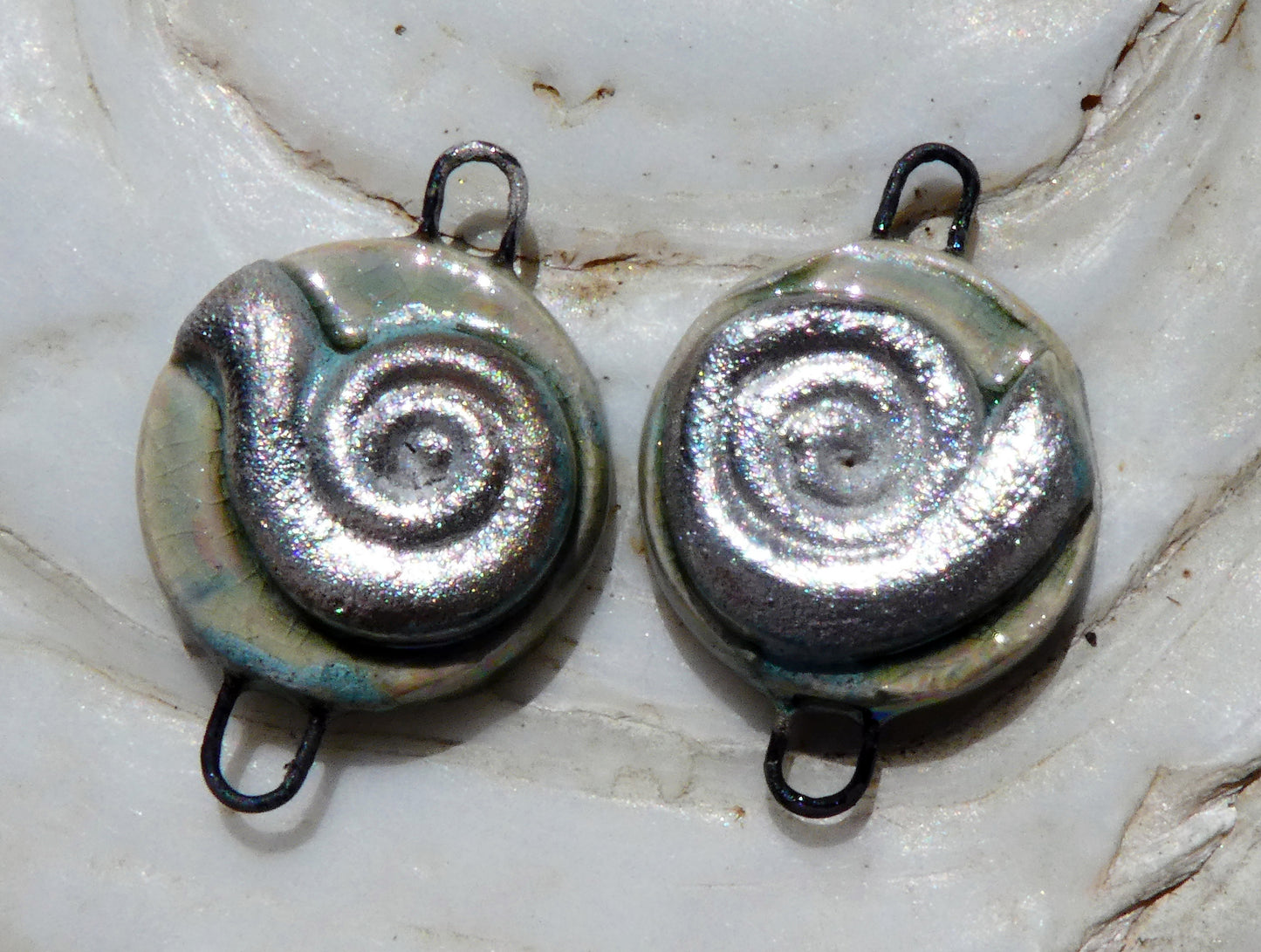 Ceramic Moulded Wave Swirl Disc Connectors - Green Tea