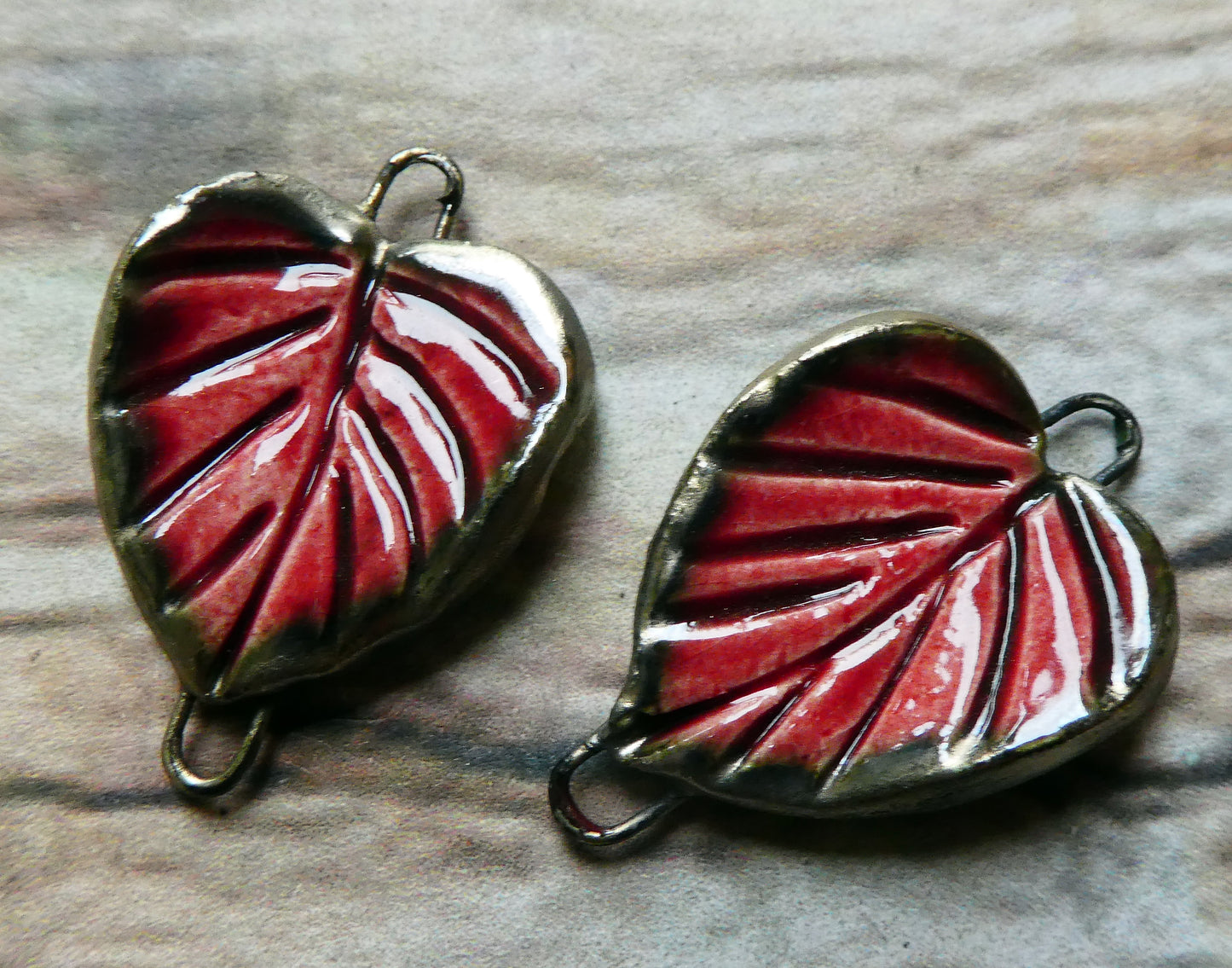 Ceramic Heart Shaped Leaf Connectors - Red