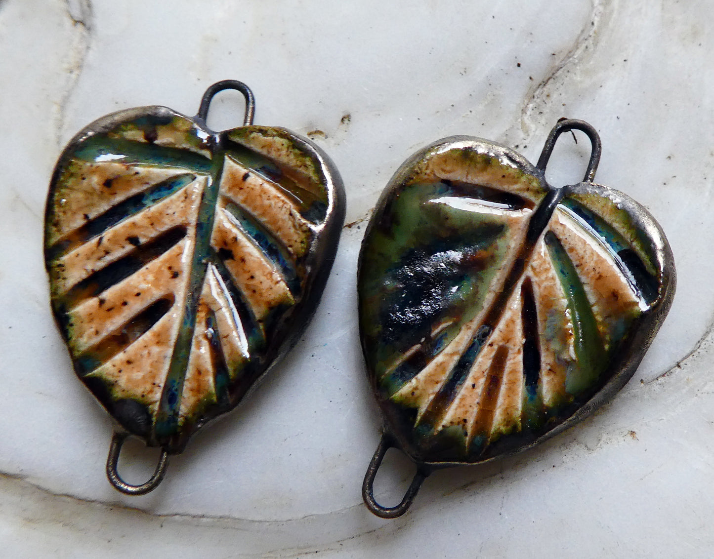 Ceramic Heart Shaped Leaf Connectors - Oriental Caramel