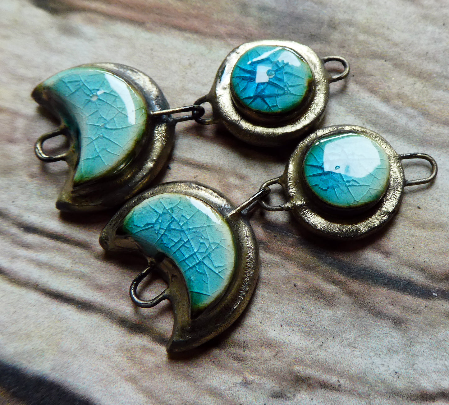 Ceramic Moulded Mystic Moon Dangly Connectors - Turquoise Crackle