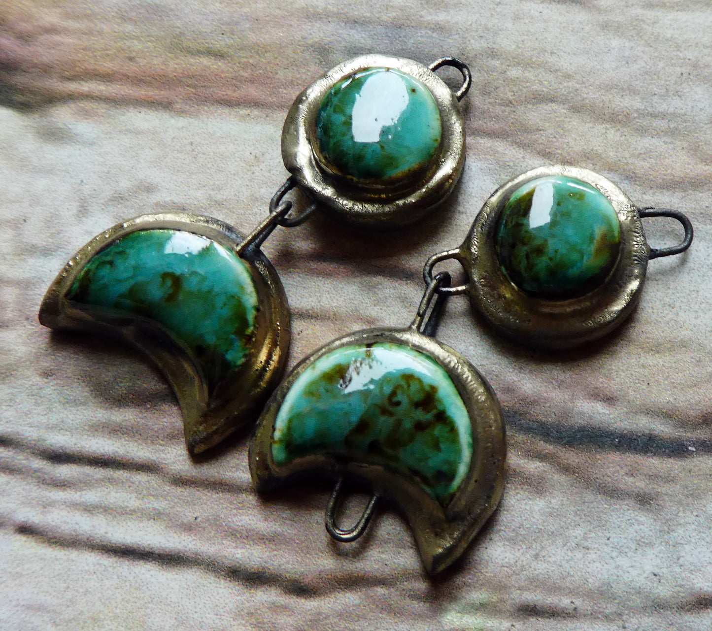 Ceramic Moulded Mystic Moon Dangly Connectors - Blue Guppy