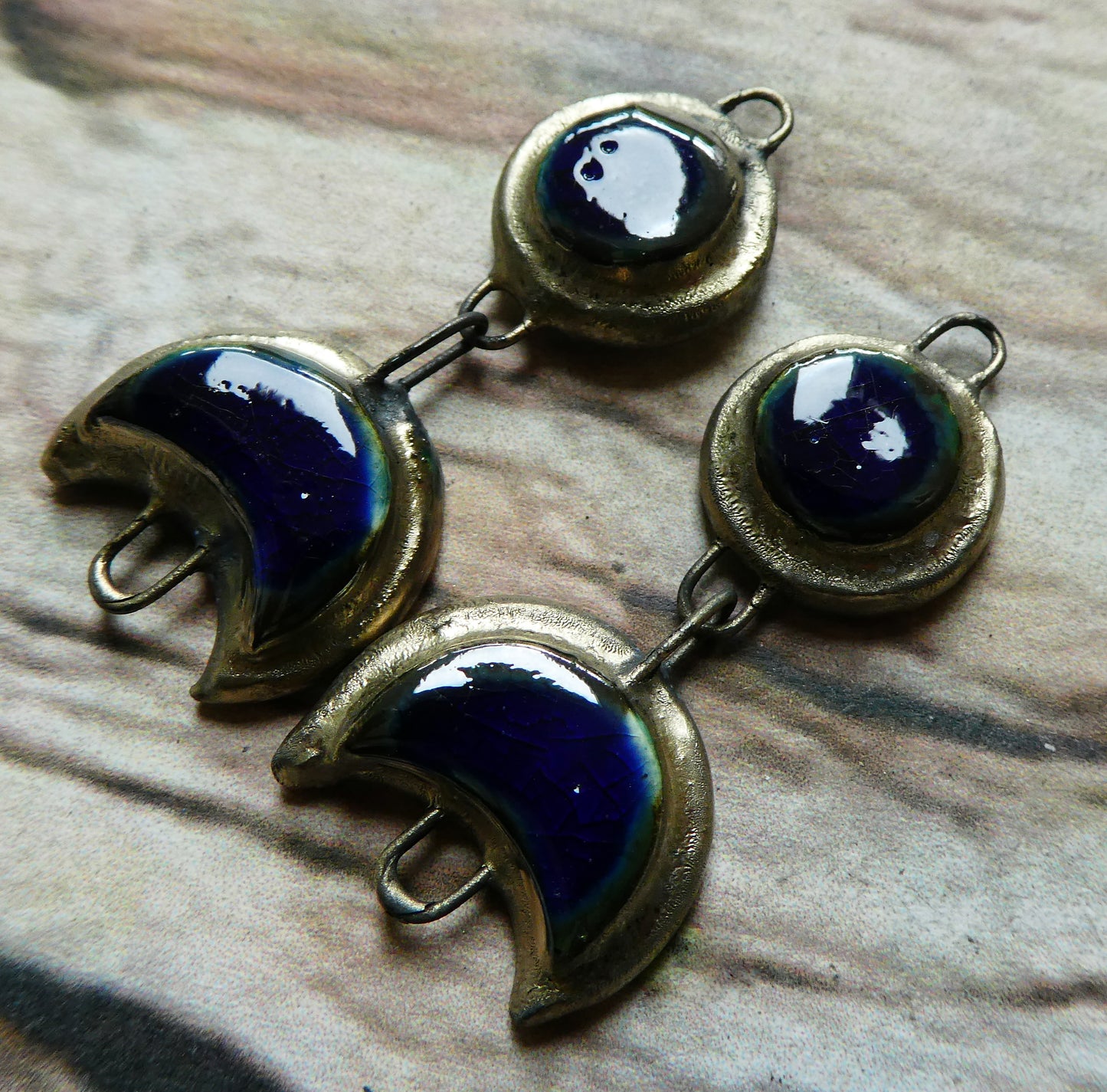 Ceramic Moulded Mystic Moon Dangly Connectors - Mirror Blue