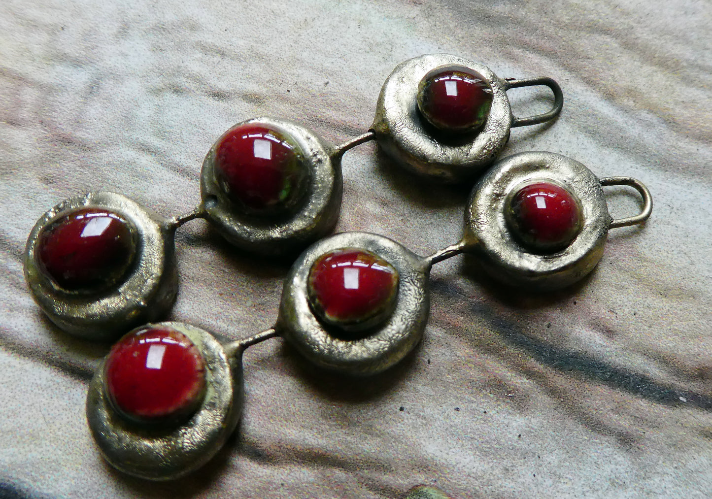 Ceramic Moulded Disc Stack Charms - Red