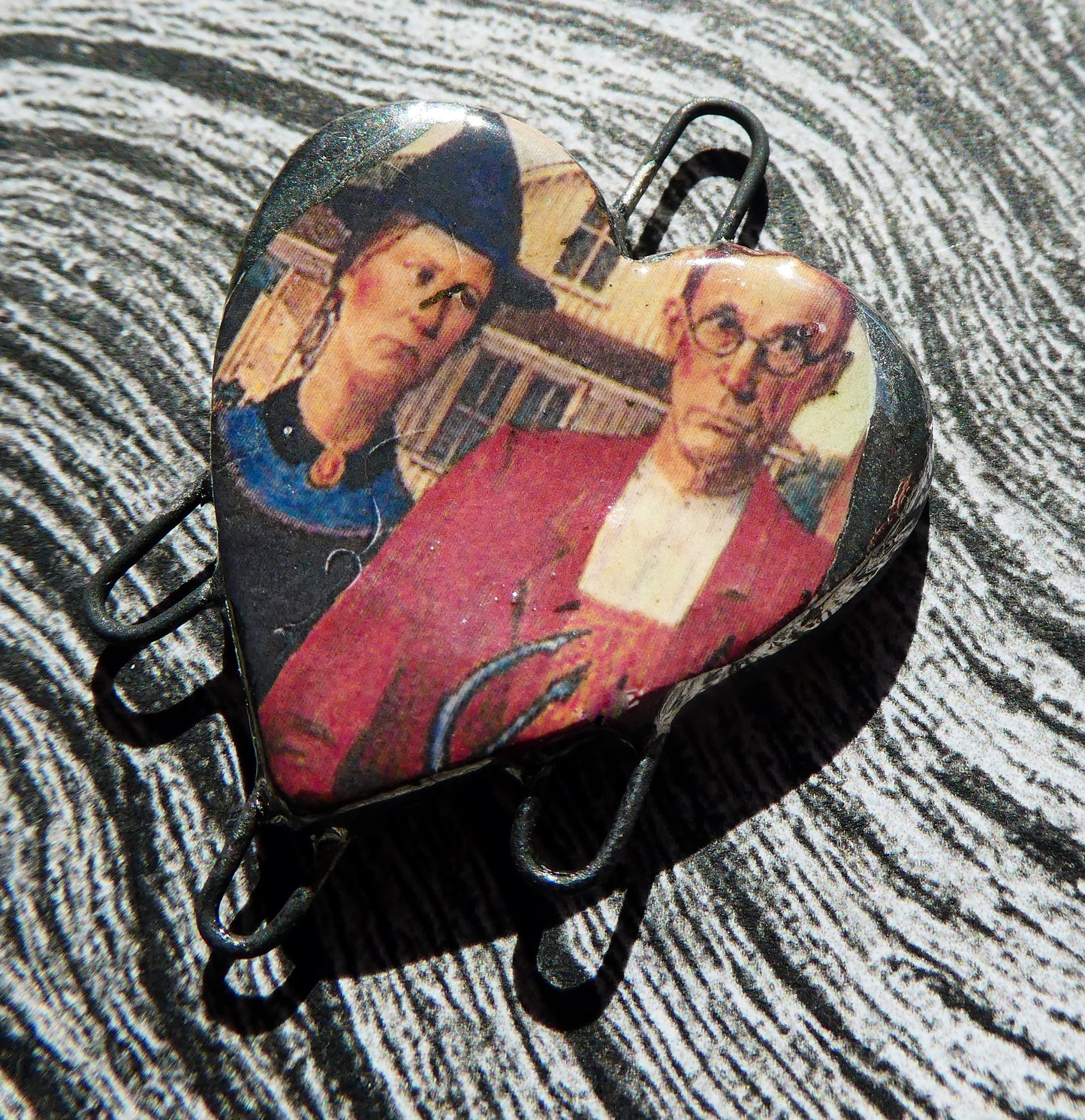 Ceramic American Gothic Heart Connector