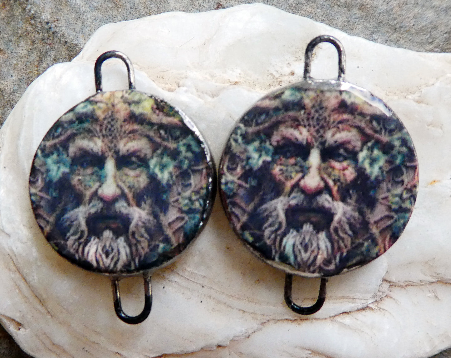 Ceramic Green Man Decal Disc Connectors - #7