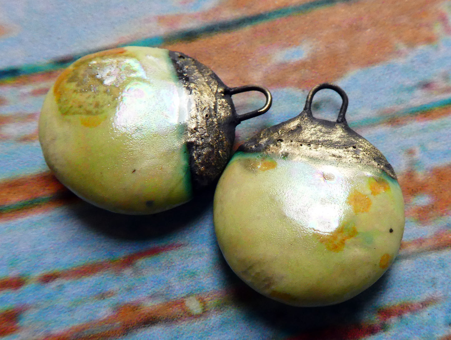 Ceramic Lustrous Disc Drops - Haystack