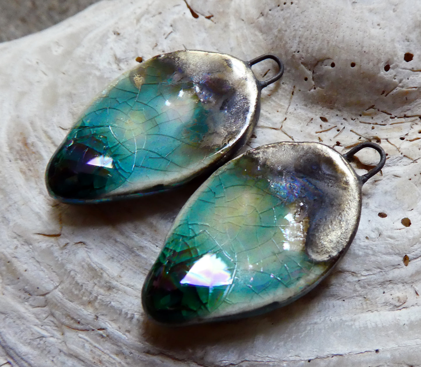 Ceramic Lustrous Flat Leaf Drops -Aqua Delight