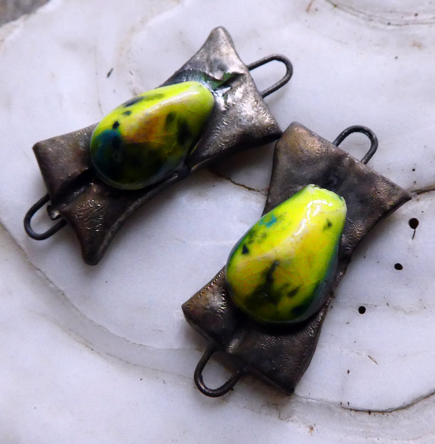 Ceramic Lustrous Little Gem Tablet Connectors - Mardi Gras