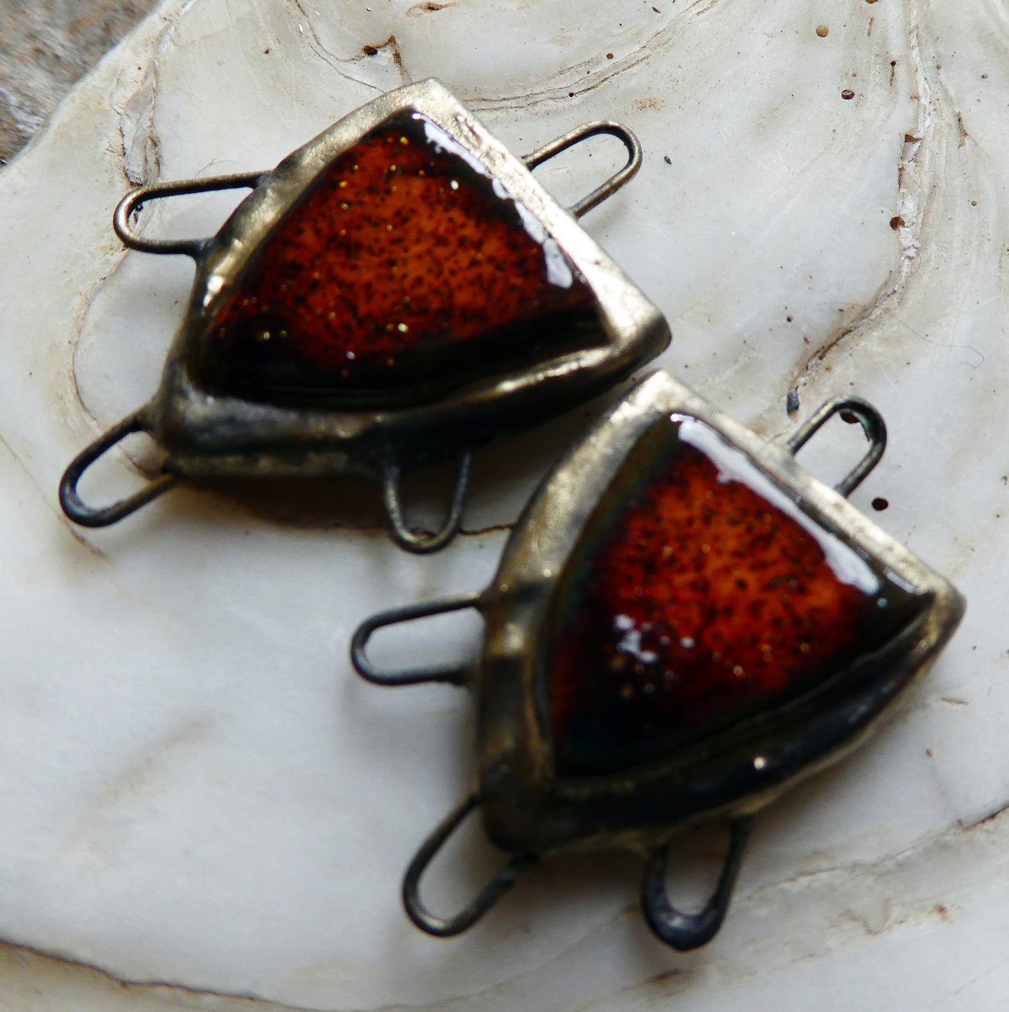 Ceramic Moulded Shield Connectors - Amber Sparks