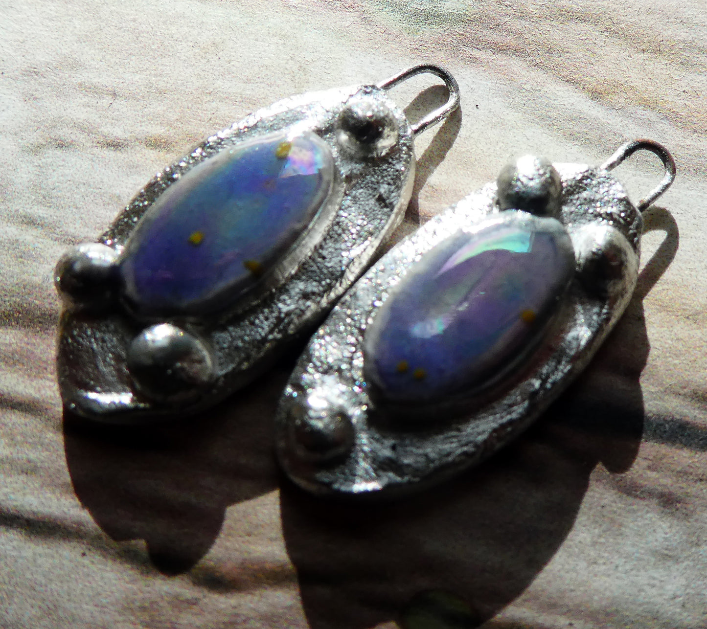 Ceramic Lustrous Silvery Granule Oval Charms - Peritwinkle