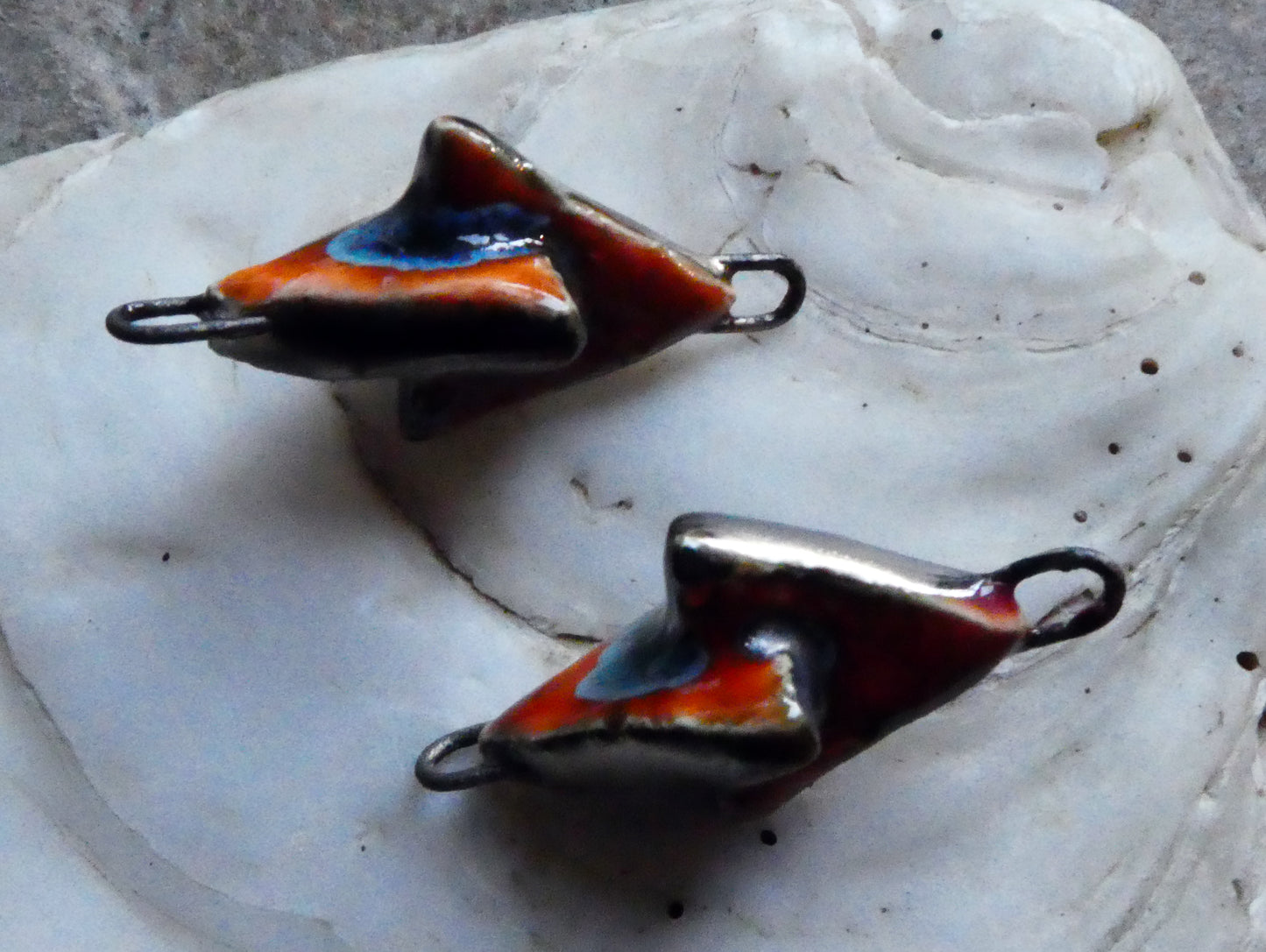 Ceramic Interconnected Triangle Connectors- Vermillion Sunburst