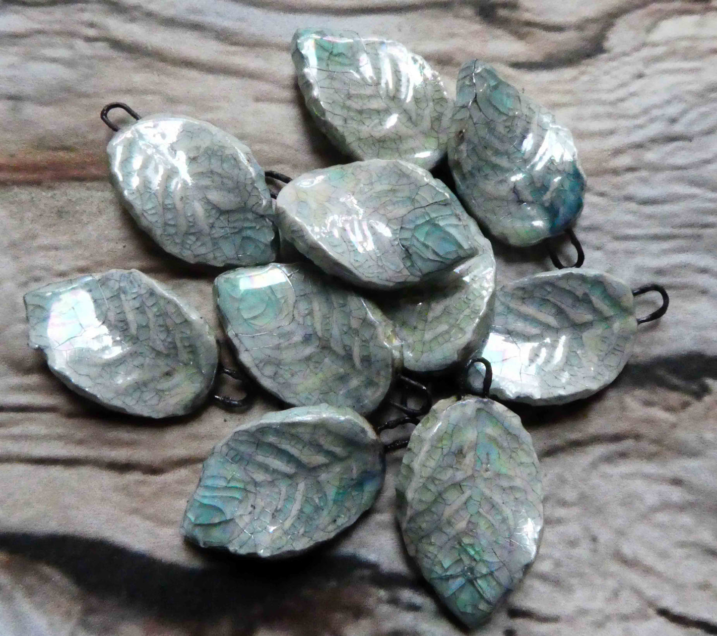 Porcelain Lustrous Crackle Leaf Chams