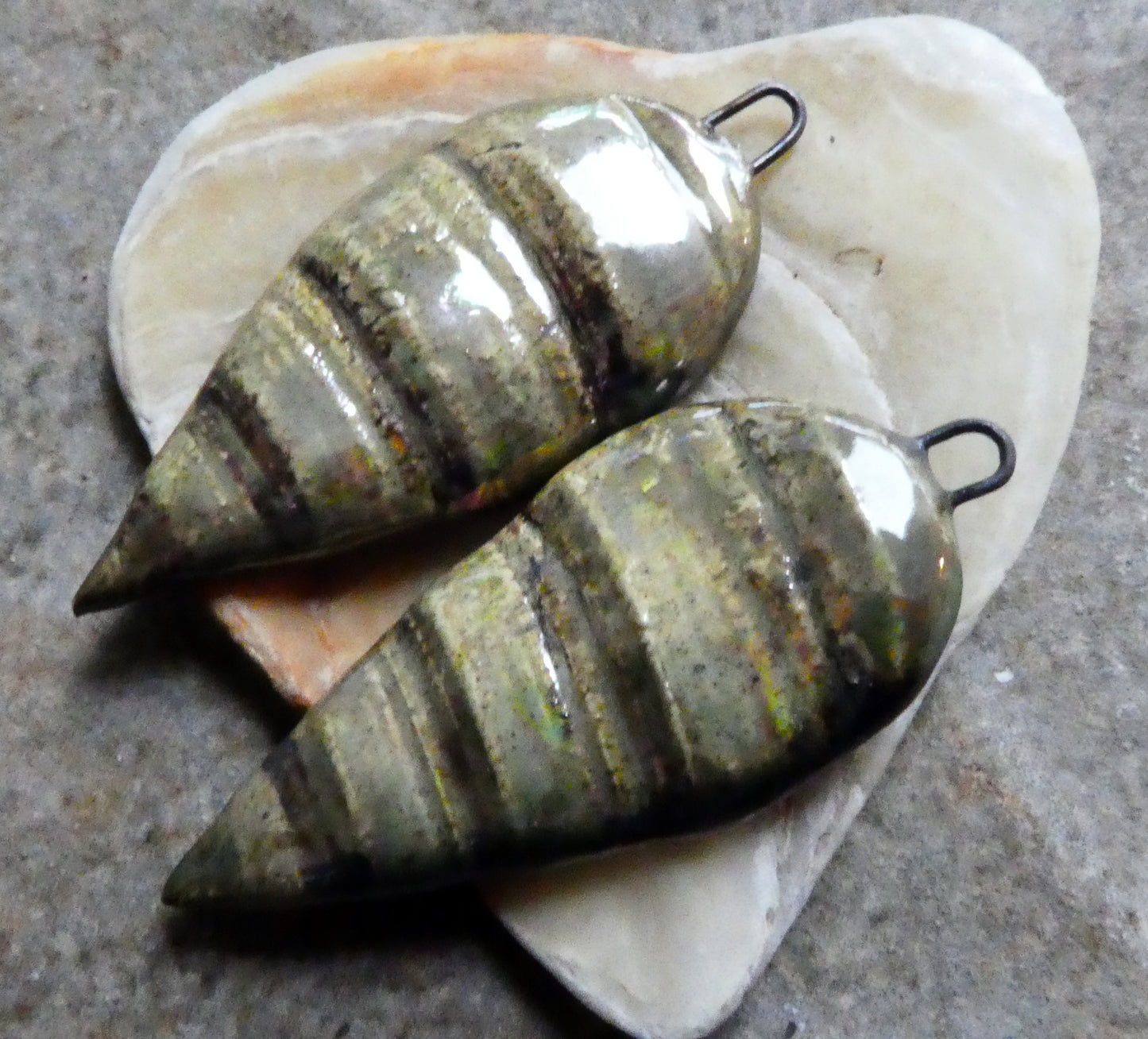 Ceramic Lustrous Shell Spear Charms - Provence