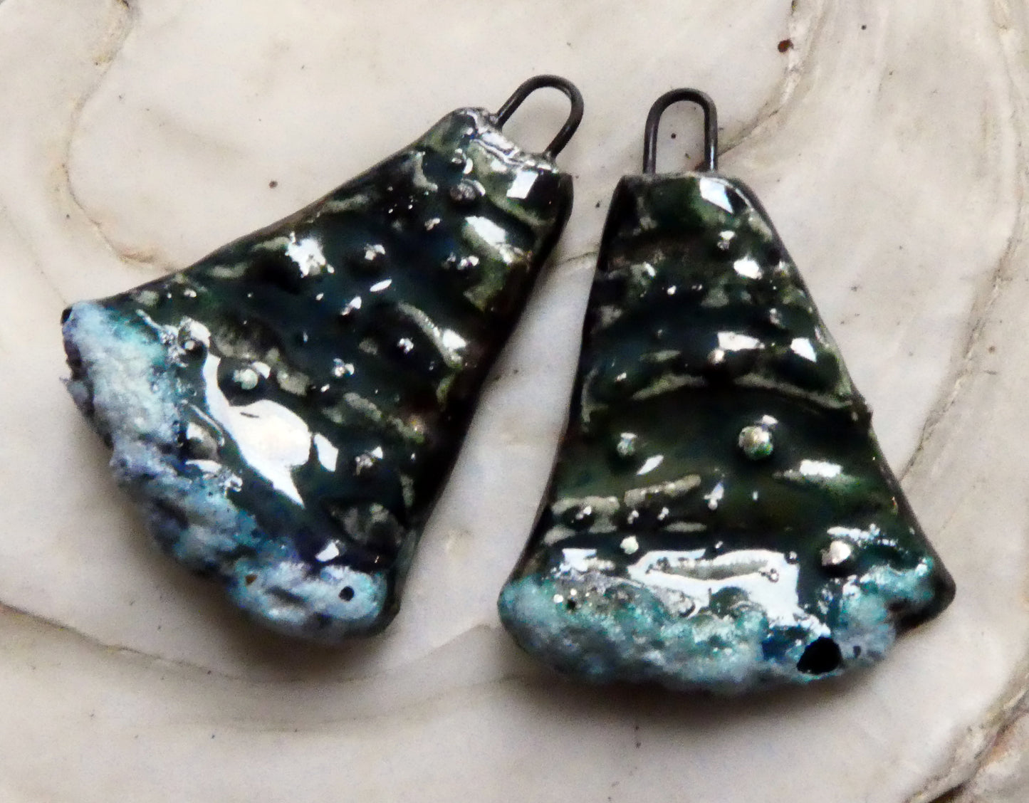 Ceramic Silvery Surfy Wave Textured Charms - Obsidian