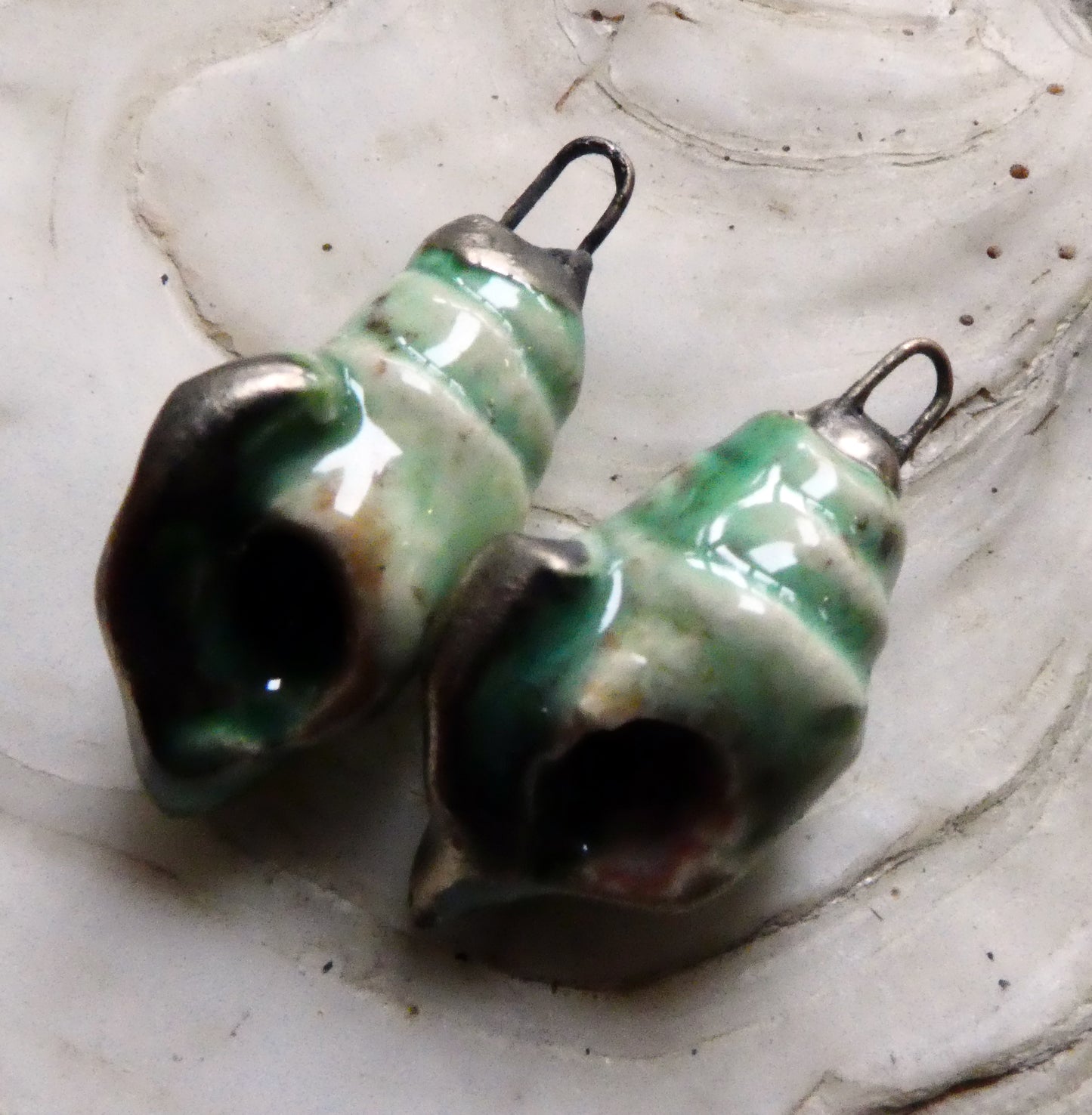 Ceramic Conch Shell Charms - Peppermint Speckol