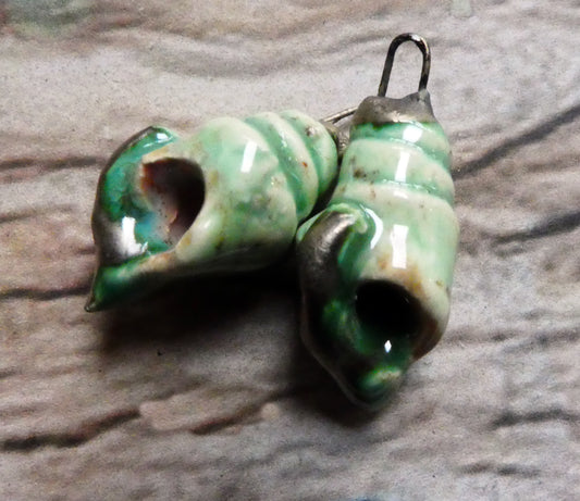 Ceramic Conch Shell Charms - Peppermint Speckol